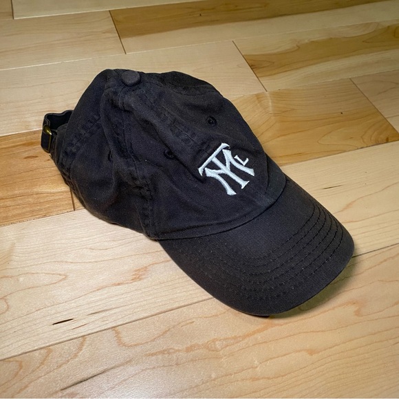 🤍 Black Artgang Cap - Picture 4 of 4